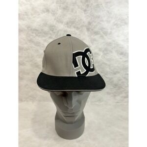 DC Shoes Flexfit Hat Mens Grey Black Embroidered Logo Flat Brim Cap S-M New